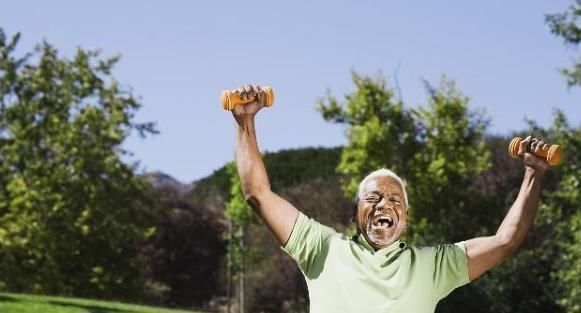 游泳|50岁后,若此3个运动都可以完成,那证明你的身体还年轻!