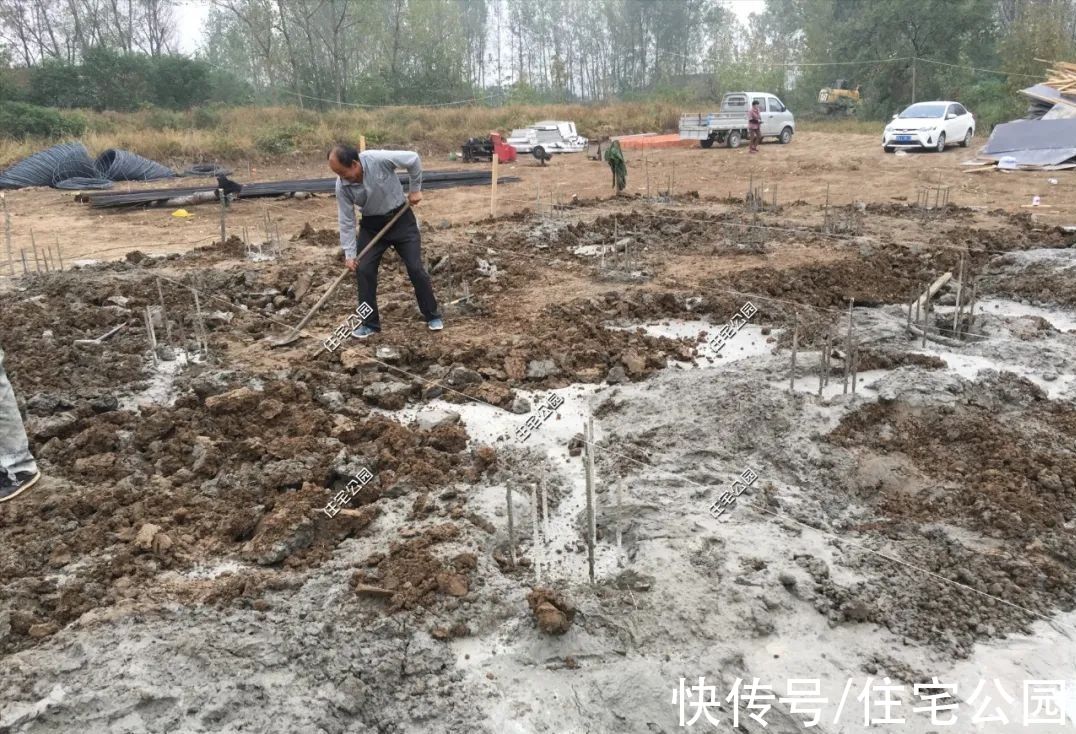 露台|河南农村10万买地，3层洋楼65万盖好，旋转楼梯配露台简直完美