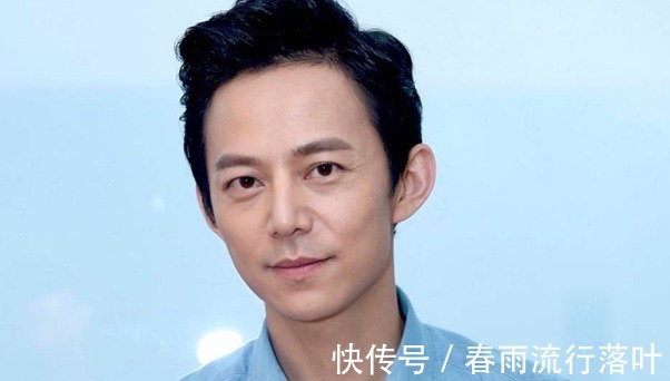 何炅和好友聚会,竟扑到周迅怀里哭泣,网友爆料原定节目换人!