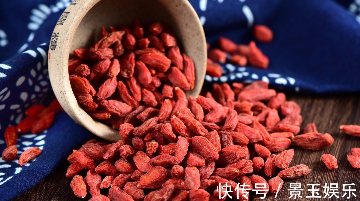 枸杞子|每晚睡觉前吃5粒“枸杞”,坚持20天,3个好处不请自来!