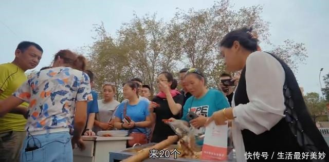 一天能卖2000个的烤包子,到底有多好吃吃了一次后我服了~