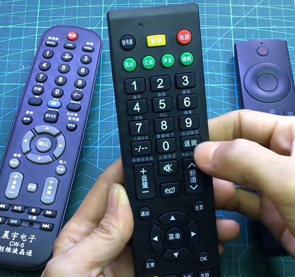 不管有钱没钱，遥控器坏了别扔，试试这个修复妙招，轻松把它搞定