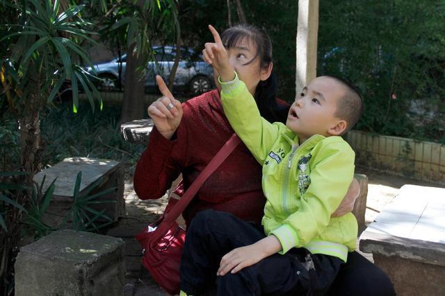 军军|孙子连续发高烧,奶奶以为着凉仅喂退烧药,结果害了孩子一辈子