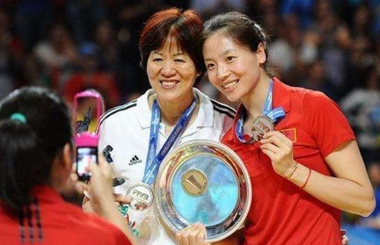 安家杰|中国女排主帅新近况!郎平师徒有望联手再创辉煌,安家杰沦为备选