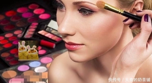 女友|女友太懒要男友给自己化妆,化妆后让人无解,倒着看也是晕了