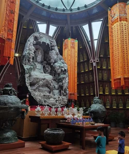 适合带娃一起去旅行，还有风景可以浪，这里温泉你要去