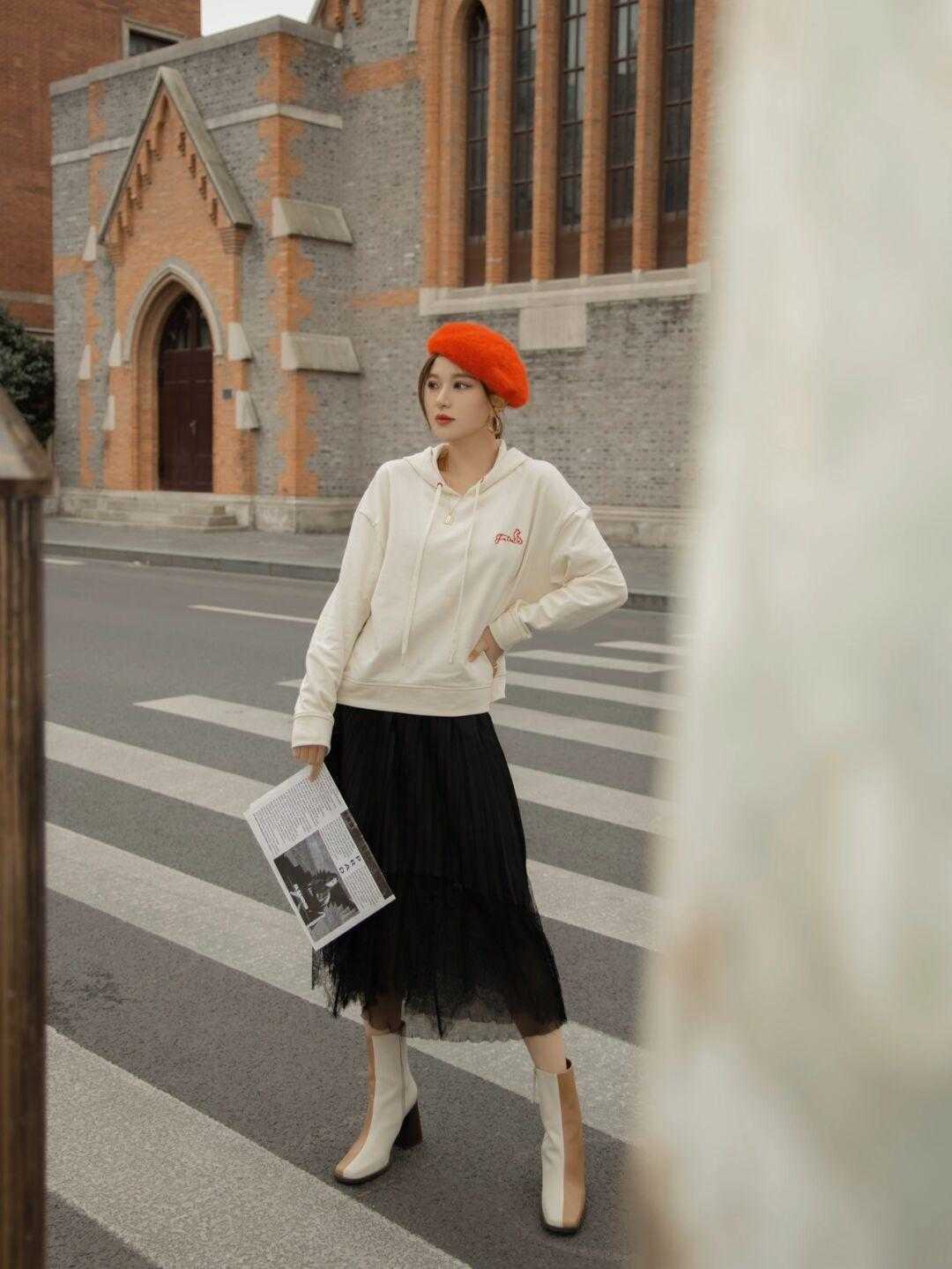 直筒 别老穿蓬蓬网纱裙了!今年流行的“直筒网纱裙”,上身唯美又显瘦