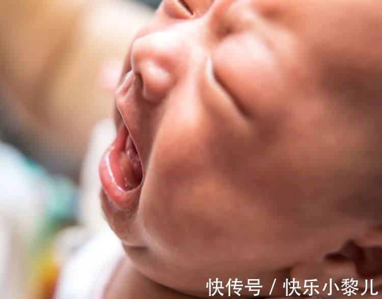 吃奶|宝宝最近吃奶次数突然增多,可能不是饿了,宝妈要重视这些原因