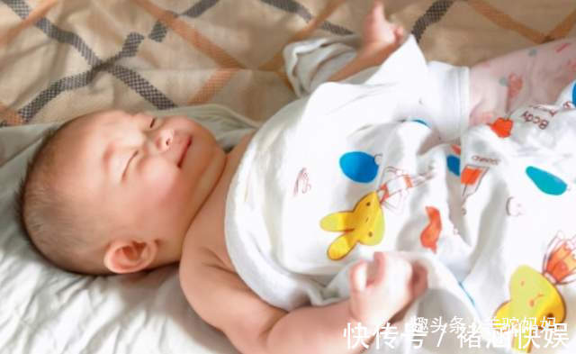 衣服|你还在给新生儿穿“连体衣”父母别再犯傻,这衣服才让娃最舒服