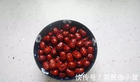 脸色|红枣与他们是绝配，坚持喝一个月，气血足，脸色红润显年轻！
