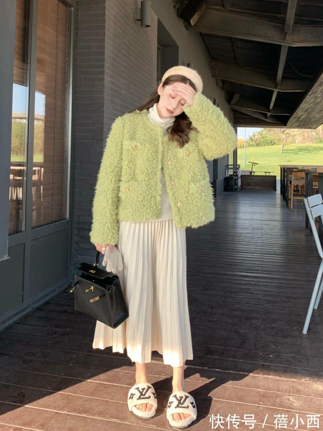 毛绒绒外套 入冬来一件“毛绒绒外套”吧,得体大方又舒适,适合普通人借鉴