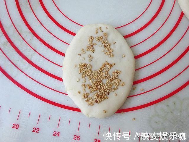 做法|这饼怎么吃都吃不够,咬一口直掉渣,酥脆香甜又暄软,做法真简单
