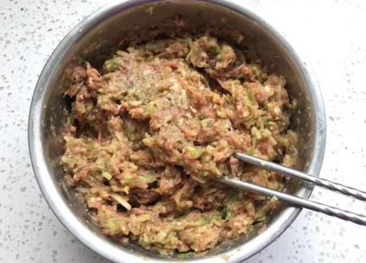 调萝卜猪肉馅,牢记3个调馅技巧,馅料鲜香多汁,饺子喷香好吃