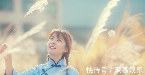 江航!十赋感伤清秋词:无尽清愁任嗟叹,凭栏对酒赏花黄