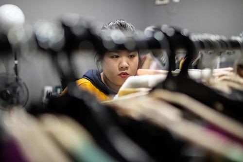 大码|200斤女孩在乡下被嘲笑，进城做大码模特快乐谋生