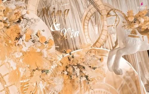 这场被赋予了干净纯粹气质的香槟色系婚礼，是你喜欢的风格吗？