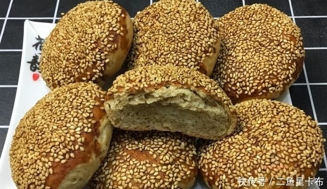 想吃麻酱烧饼吗老阿姨教你自己在家做，酥脆香甜，个个鼓大包
