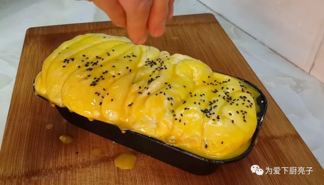 倒入|红豆又出新吃法,不烙饼不蒸馍,我家一周吃3次,比蛋糕好吃十倍