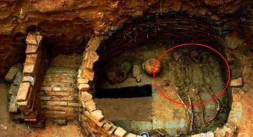  盗墓者|中国第一“凶墓”机关重重，80名盗墓者惨死其中，墓主身份成谜