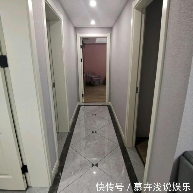 石膏线|新房正在通风中,提前晒晒,入户鞋柜很实用,电视墙漂亮又大气