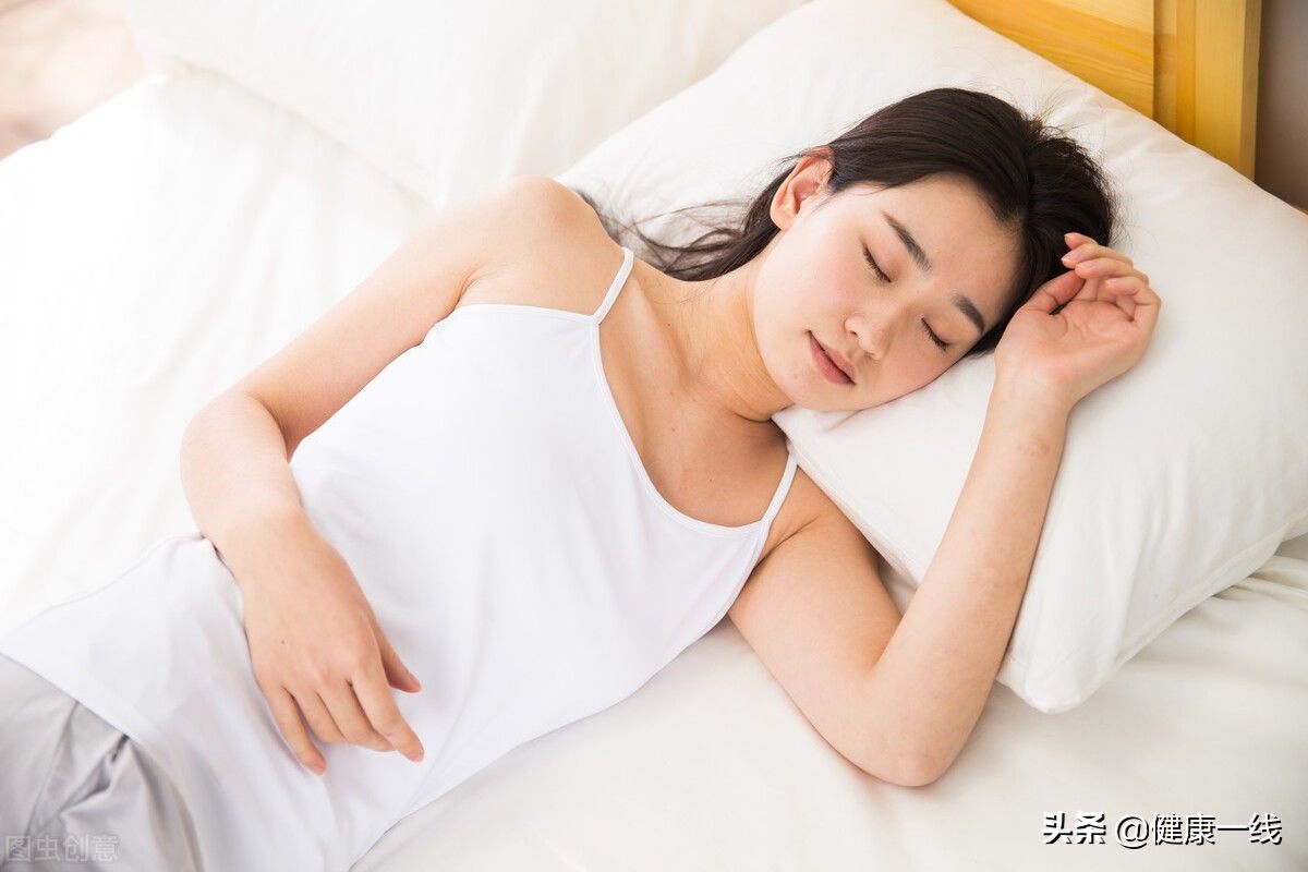 医生|睡觉时经常抖一下，是身体给我们发出的疾病信号吗？医生说出实情
