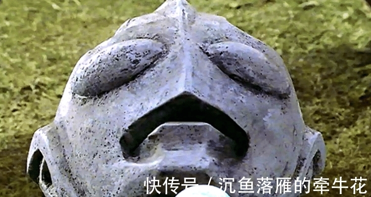 石像|《迪迦奥特曼》四个石像，迪迦复活了，怪兽打碎两个，另一个哪去了？