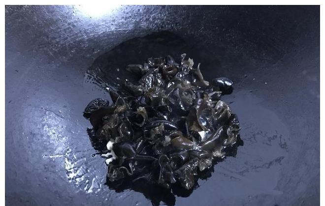 鲜美|这两种菜一起炒,补血效果翻倍,鲜美营养,贫血的人要多吃