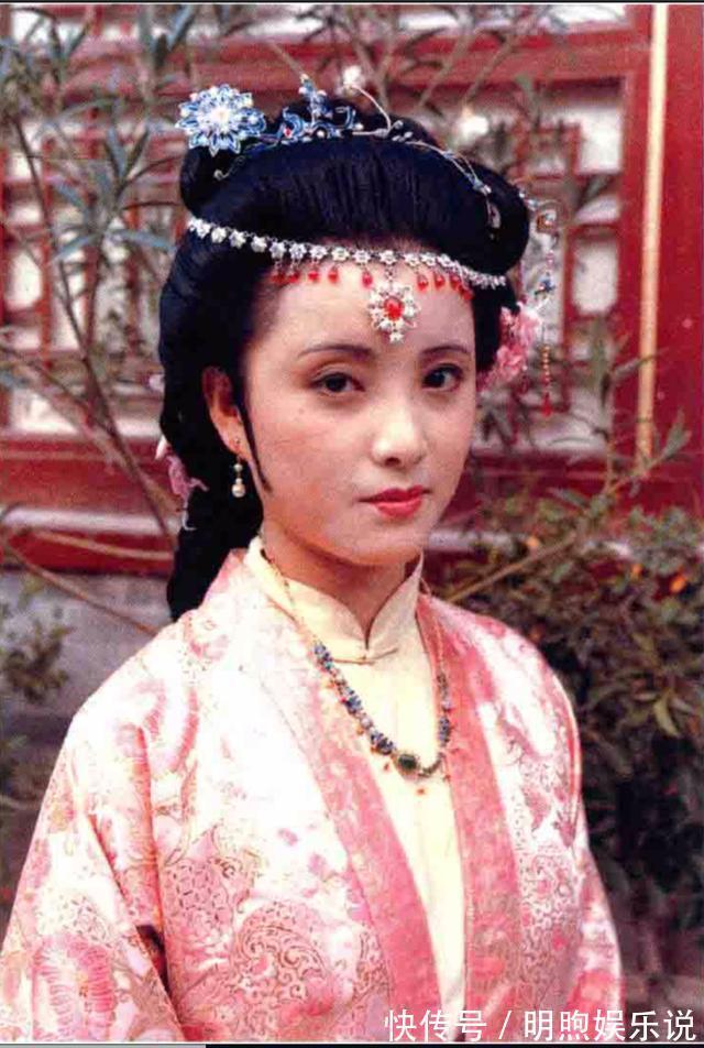 秦可卿!秦可卿的房间那么奢华,为何还要摆着个木瓜?作者用意太深了