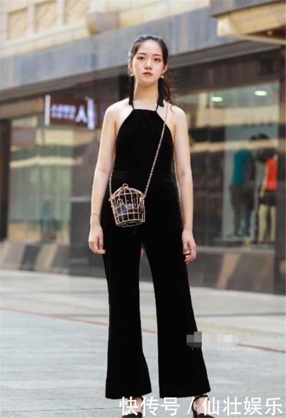 街拍，黑色格纹短裙，青春靓丽，非常好看