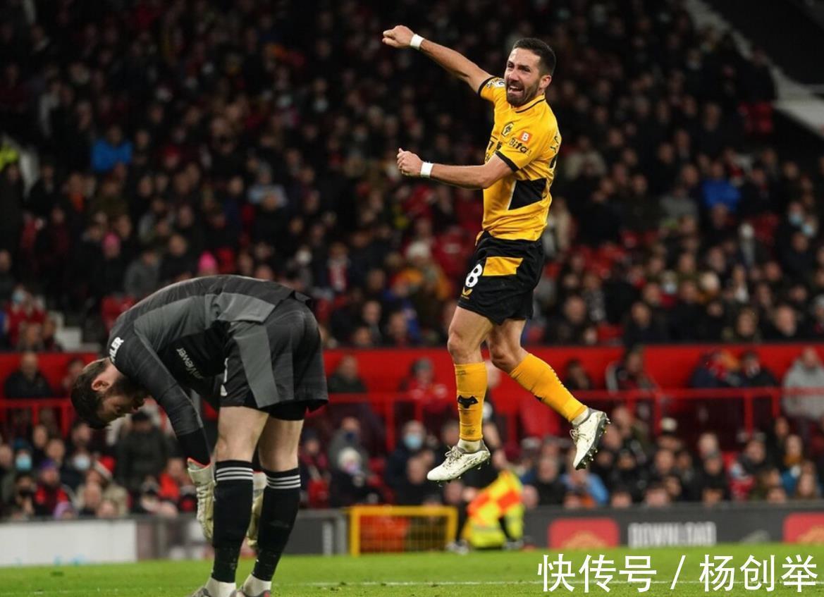 英超|爆大冷!一场0-1让朗尼克缔造3大耻辱纪录,35岁老将摧毁曼联