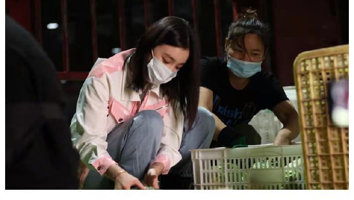 跑男團|跑男團學開挖掘機，又助農賣菜，《奔跑吧》越來越接地氣了！