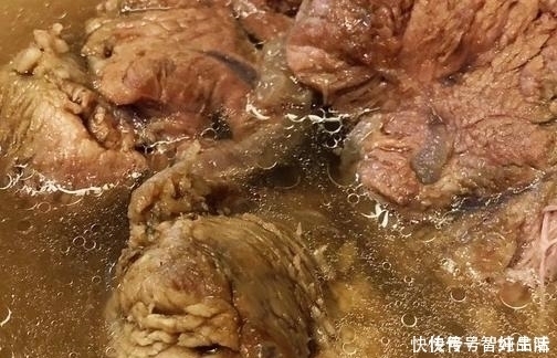 煮牛肉时，就是炖不烂往汤里加1物，轻松煮好牛肉