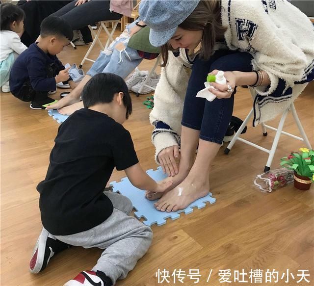 宝妈|宝爸感冒打吊瓶,女儿陪护大哭,爸爸哭笑不得我还能抢救一下