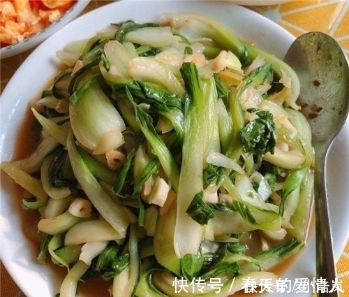 家常豆腐|同事生日请客吃饭,菜上齐后我很无语,一桌菜还没我买的蛋糕贵!