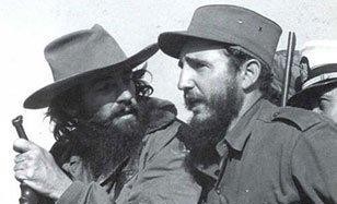 偷袭|卡斯特罗召集165人偷袭圣地亚哥的兵营,输得太惨,自己中枪被俘