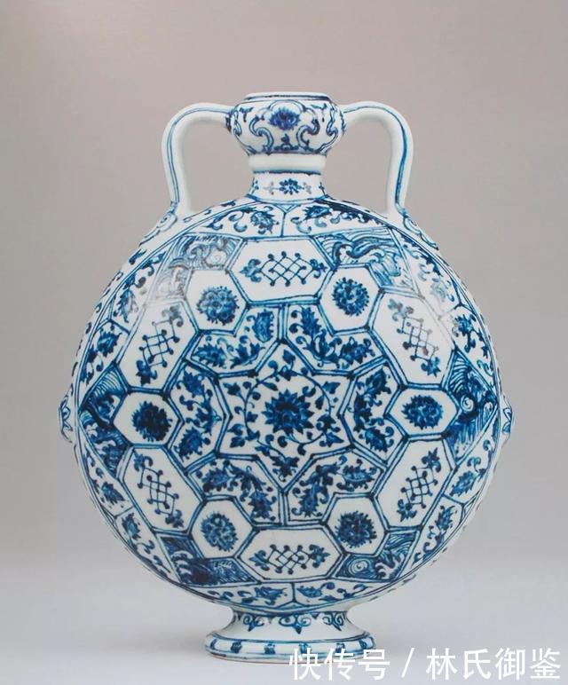 乾隆皇帝钟爱有加的瓷器——(抱月瓶)