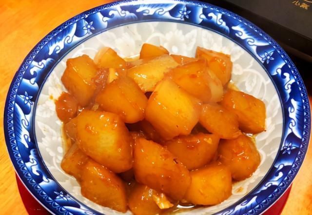 红烧萝卜|冬天多吃白萝卜,学会1个特色做法,不炒不腌不凉拌,好吃更解馋