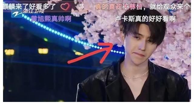 蔡徐坤在“跑男”疑似睡觉还玩手机?细节截图和网友弹幕说出真相