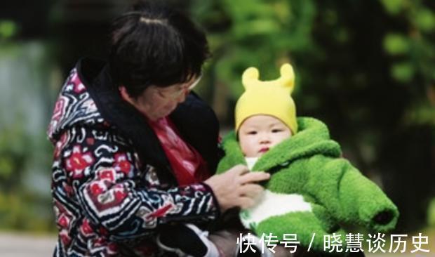 内衣|冬天该不该给孩子穿保暖内衣?原来影响这么大,父母早看早预防