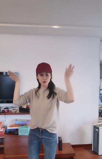 将运动与性感相结合，小姐姐非常有吸引力