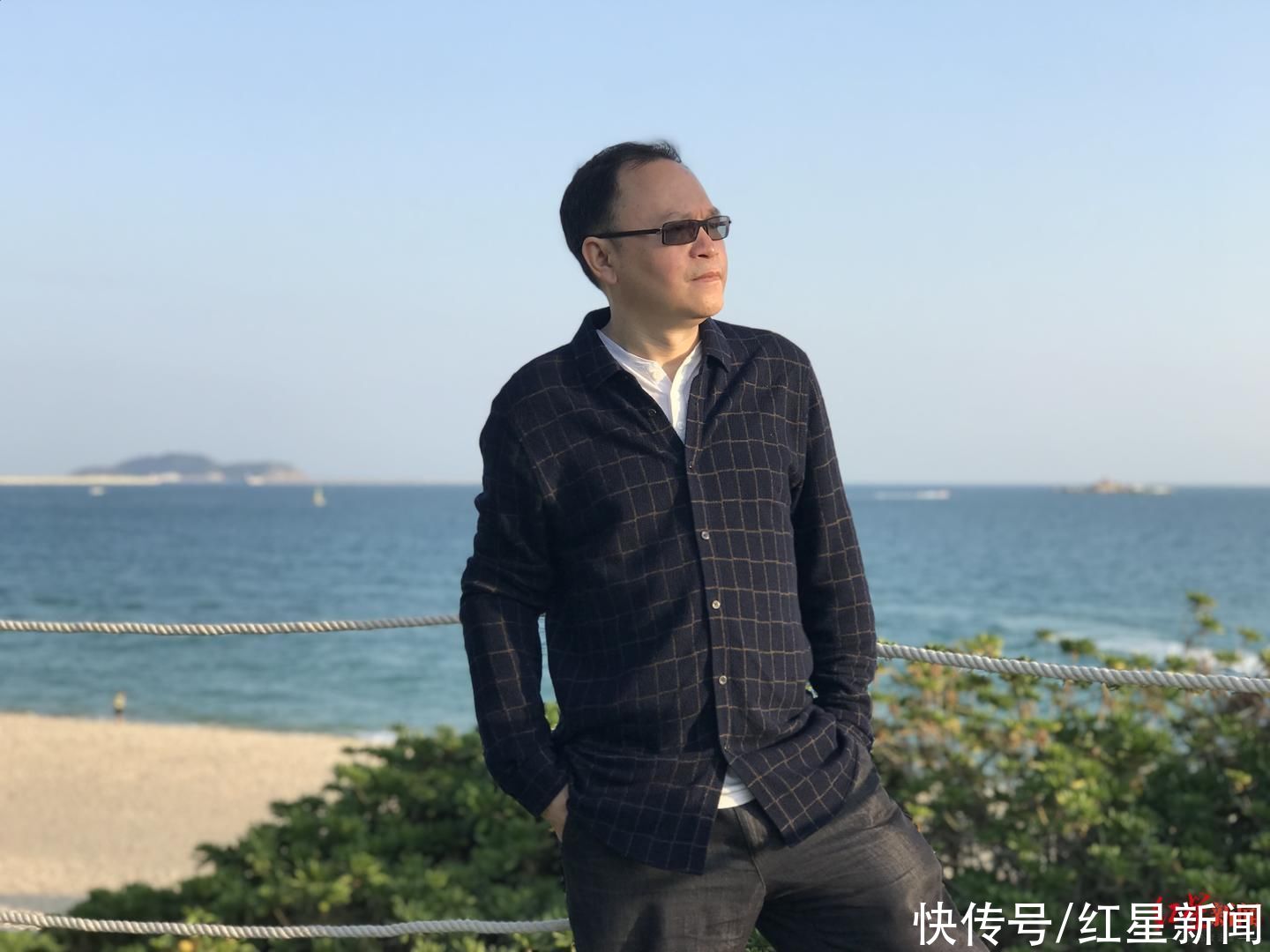 现代诗歌|红星专访｜诗人向以鲜：当代新诗应提高写作的难度，降低阅读的难度