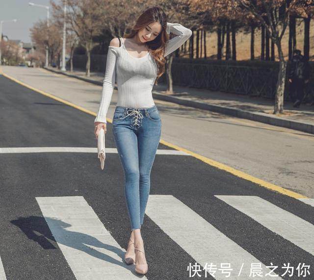 高贵 别致典雅的紧身牛仔裤,彰显出女人高贵大方的气质,魅力十足!