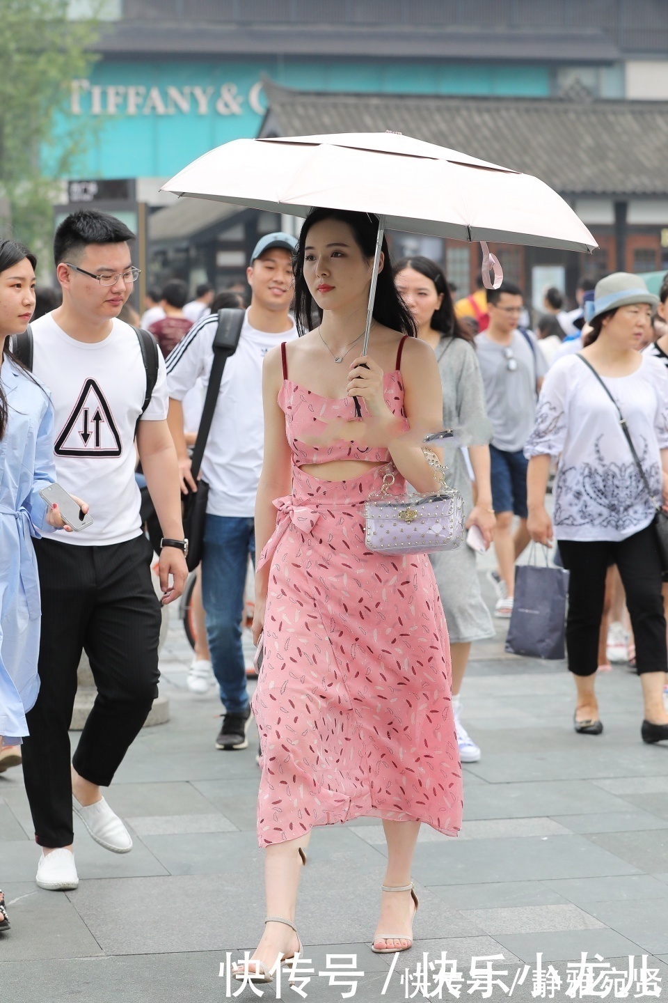 鼻子 非常有灵气的少女！小小的鼻子微微上翘，带回家是爸妈喜欢的类型