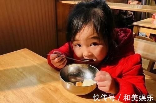 伙食费|交着幼儿园天价伙食费,孩子却吃着汤泡饭,宝妈:钱都花哪去了?