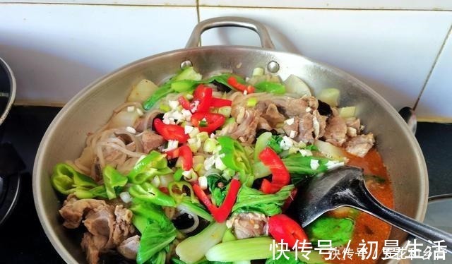 婆婆家的午餐,满满的盆装肉,真的是吃一顿饱两顿,解馋!