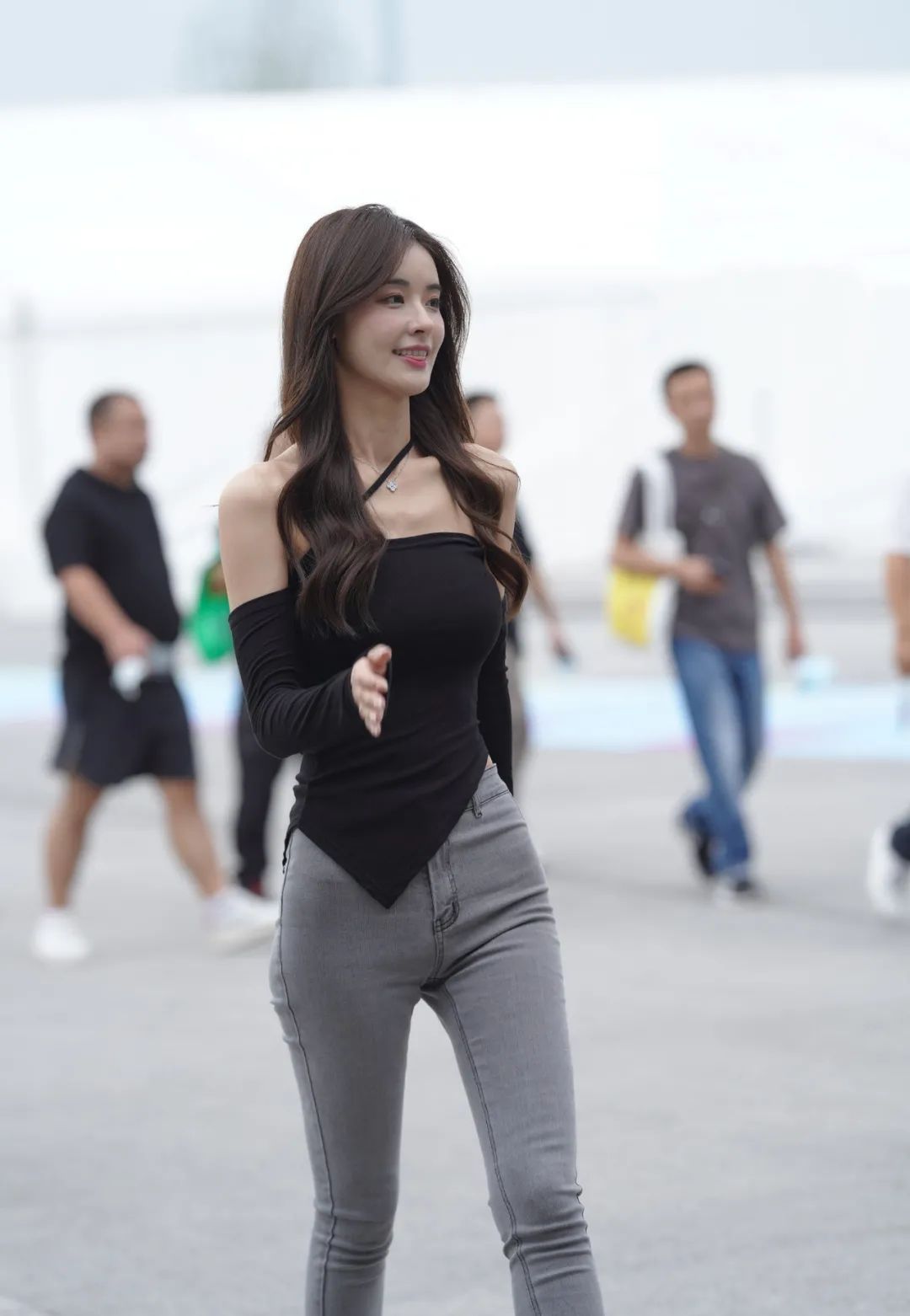 时尚 清新自然的穿搭效果,大气养眼又温婉,时尚魅力尽显无疑