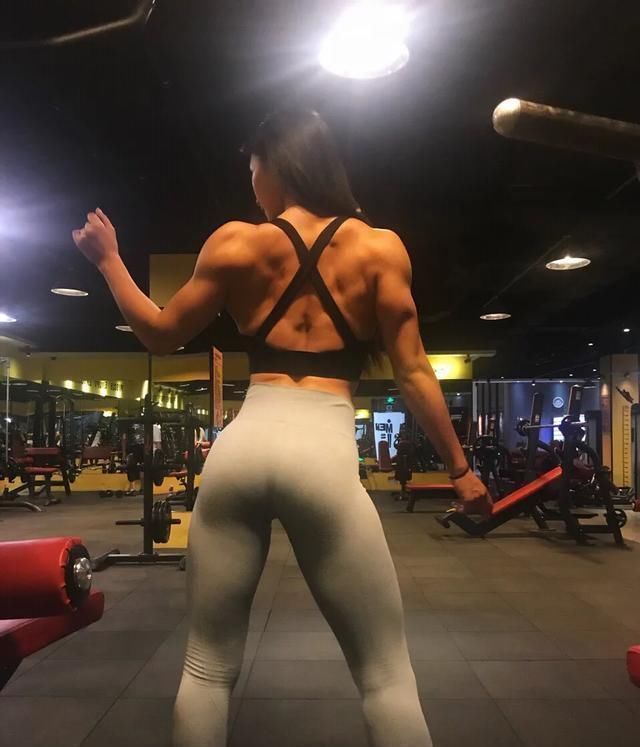 身材|女子健美冠军，用身材向你证明，女性健身只会让你更好看