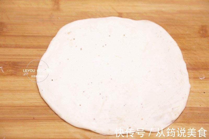 烙饼干硬那是方法不对，试试这种，用凉水和面，照样软软的