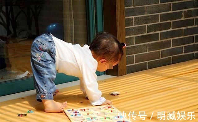 区别|爬够的宝宝,和没爬够宝宝有什么区别?9个月后,两者差距很明显