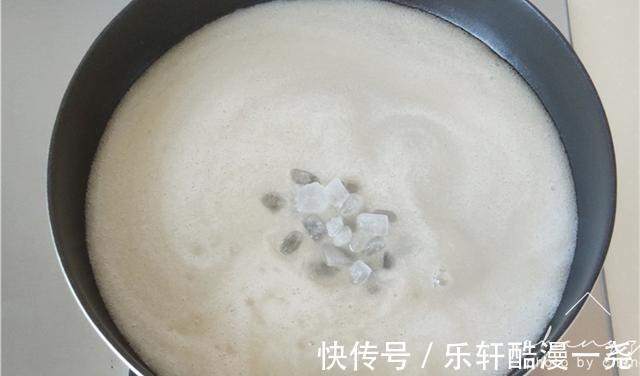 梨膏糖|入秋后有钱没钱，要常吃这碱性水果，锅里一熬，清甜Q弹又润喉